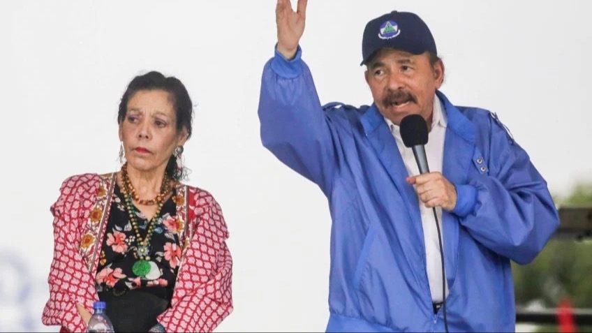 Anúncio se dá após uma série de movimentos que reforçaram o domínio de Daniel Ortega (à dir.) e da mulher, Rosario Murillo (à esq.) sobre o Estado