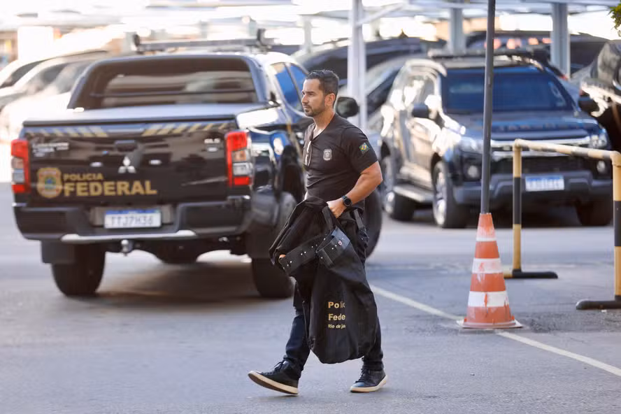PF mira grupo suspeito de desviar R$ 45 milhões de correntistas e beneficiário da Caixa e vazava informações