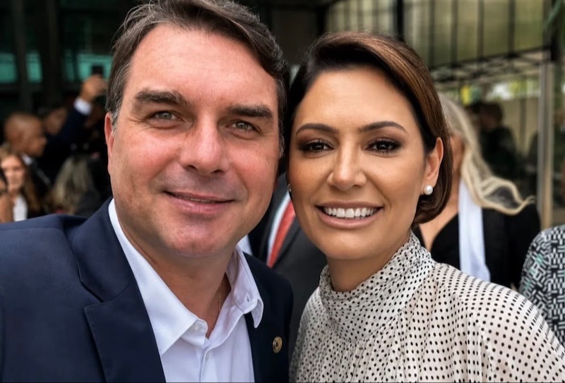 Senador Flavio Bolsonaro e a ex-primeira-dama Michelle Bolsonaro - Foto: redes sociais.
