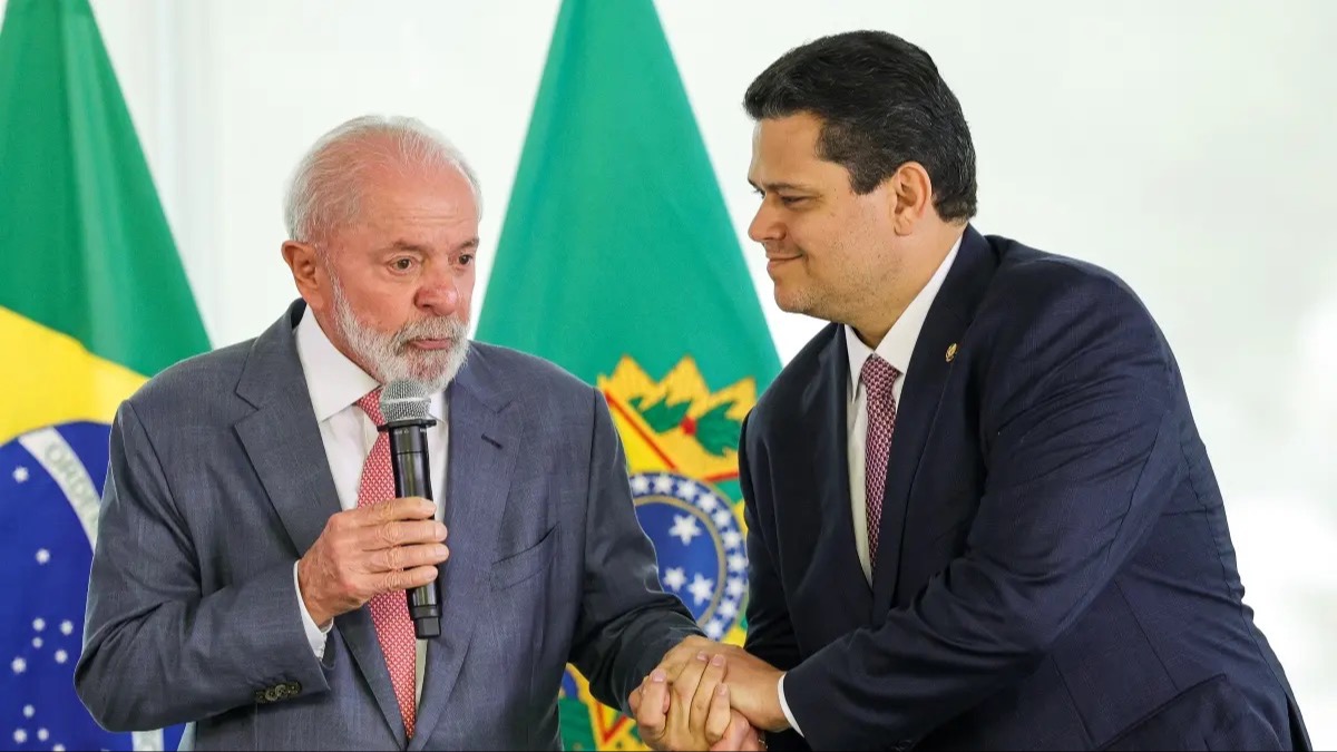 LULA E DAVI ALCOLUMBRE (Foto: Fábio Rodrigues-Pozzebom/Agência Brasil)