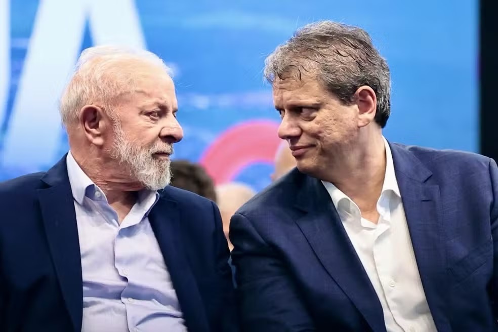 Lula e Tarcísio lançaram edital do Túnel Santos-Guarujá no Parque Valongo, em Santos (SP). — Foto: Vanessa Rodrigues/A Tribuna Jornal