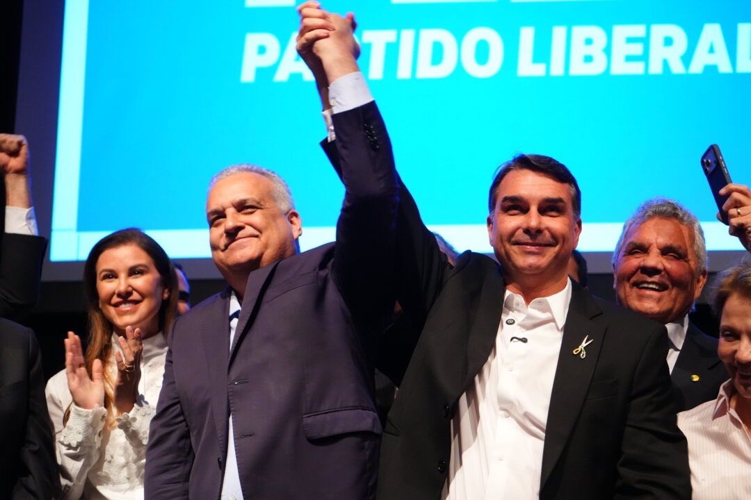 ALFREDO GASPAR E FLÁVIO BOLSONARO | Foto: Vittor Sales