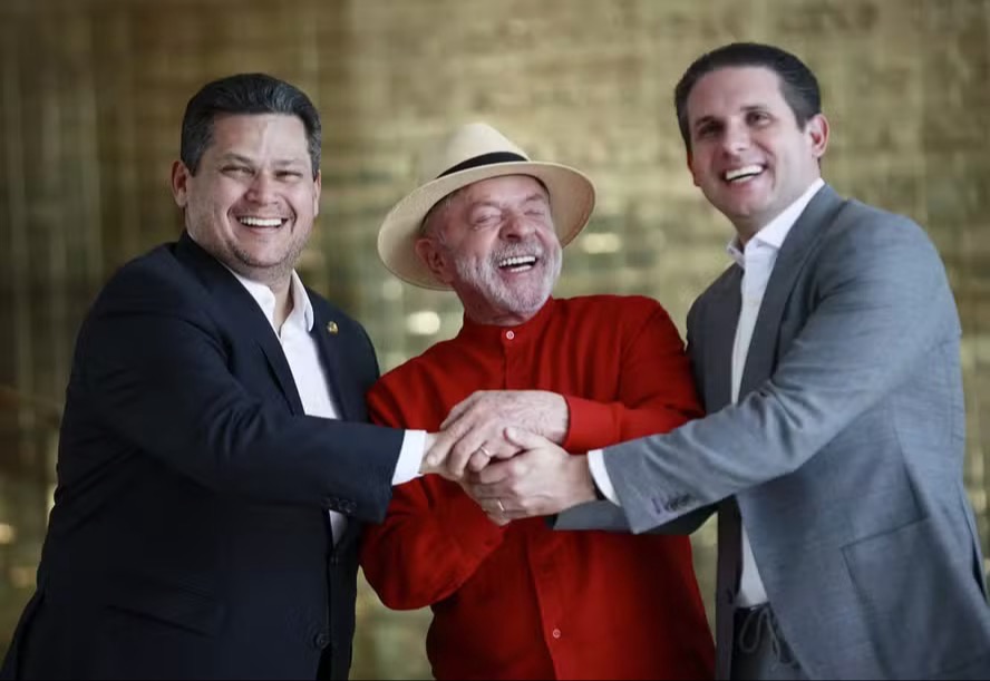 Davi Alcolumbre, Lula e Hugo Motta — Foto: Cristiano Mariz/Agência O Globo