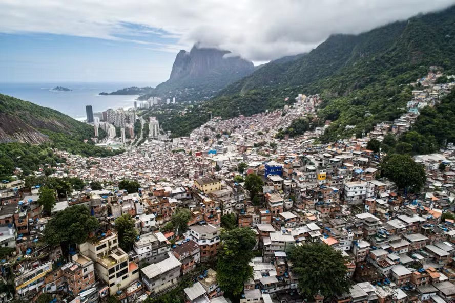 Vista aérea da Rocinha, maior favela do país — Foto: Hermes de Paula