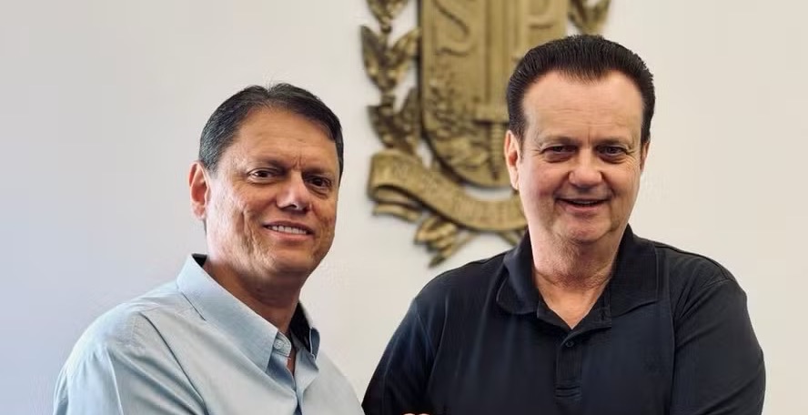 Tarcísio e Kassab durante reunião no Palácio dos Bandeirantes; apoio do PSD mantido — Foto: Divulgação / Governo do Estado de São Paulo