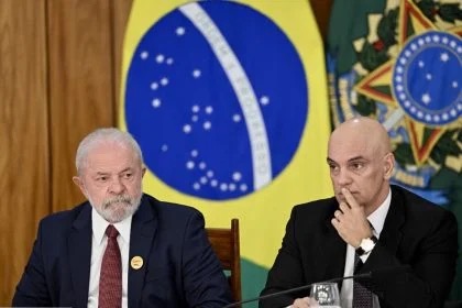O presidente Lula e o ministro Alexandre de Moraes, do STF e do TSE. Foto: Evaristo Sá/AFP