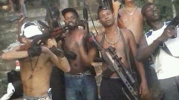 Bandidos violentos, que controlam quase 1.700 favelas do Rio, desafiam as autoridades.