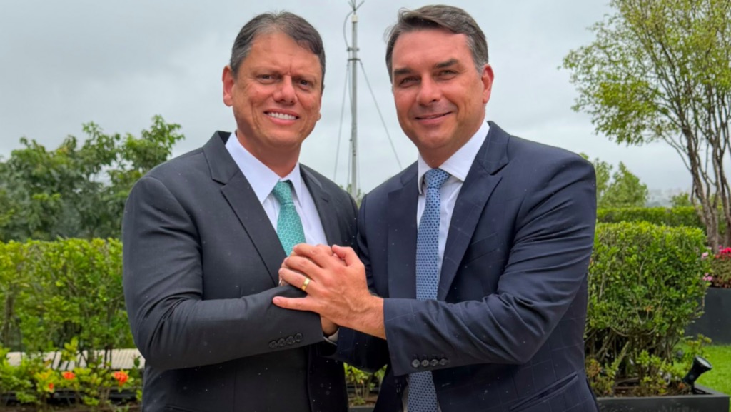 TARCISIO DE FREITAS E FLÁVIO BOLSONARO | Foto: reprodução/ Instagram