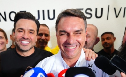 Flávio Bolsonaro ao lado de Pablo Marçal. (Foto: Vittor Sales/Divulgação Campanha de Flávio).