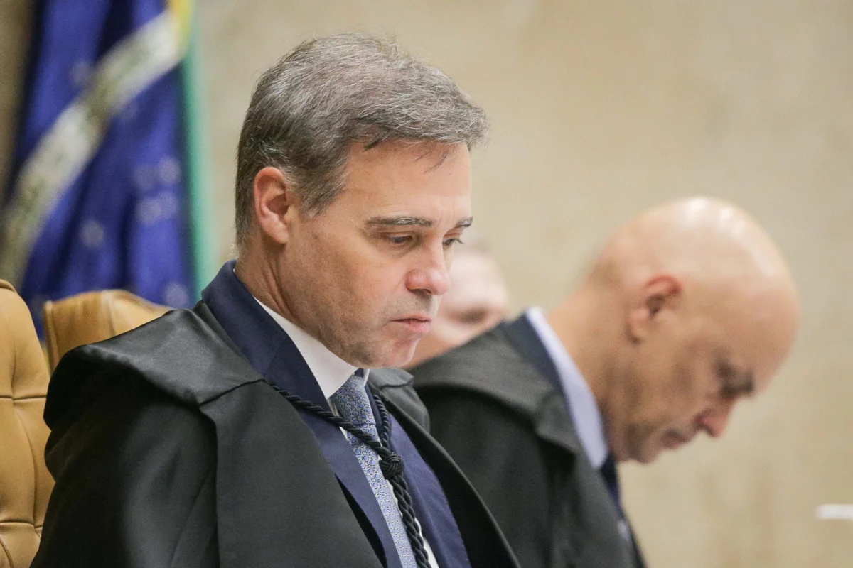 alexandre-de-moraes-e-andre-mendonca-stf-supremo-tribunal-federal-brasilia-metropoles7-scaled.webp