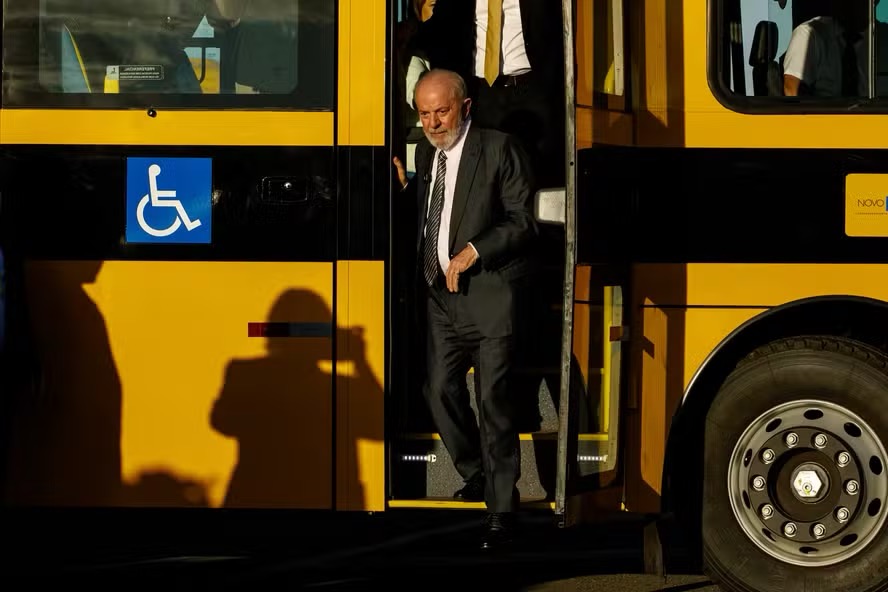 LULA ONIBUS — Foto: Brenno Carvalho/O Globo