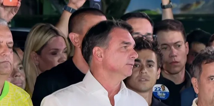 Flávio Bolsonaro (PL) em discurso após derrota no 2º turno das eleições presidencias  • CNN Brasil