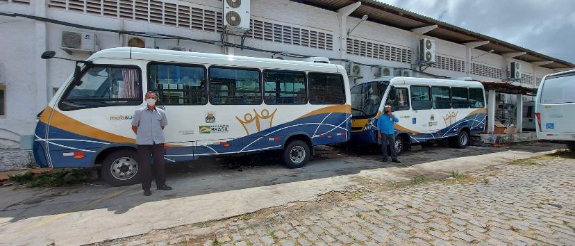 Chegada de dois micro-ônibus adaptados vai melhorar atendimento as pessoas com deficiência atendidos pelos programas sociais da Semtas