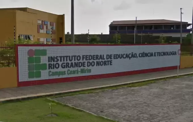 IFRN suspende aulas após aluno soltar bomba dentro de banheiro do prédio
