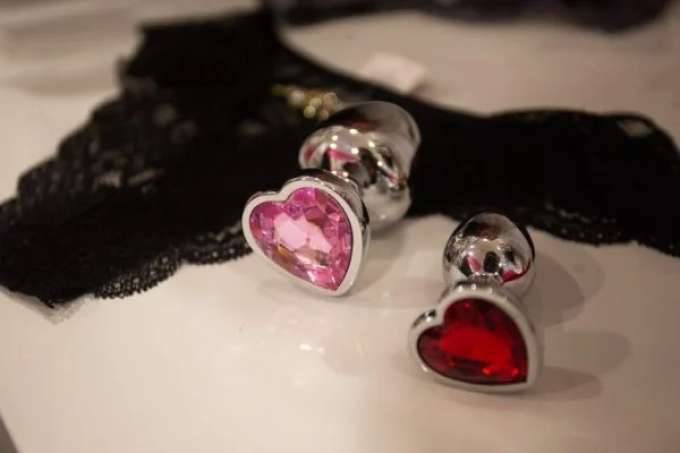 Turistas furtam itens em sex shop e dona alerta: 