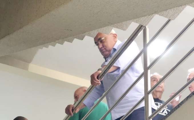 Frente a frente: Véi da Havan e Coronel Araújo
