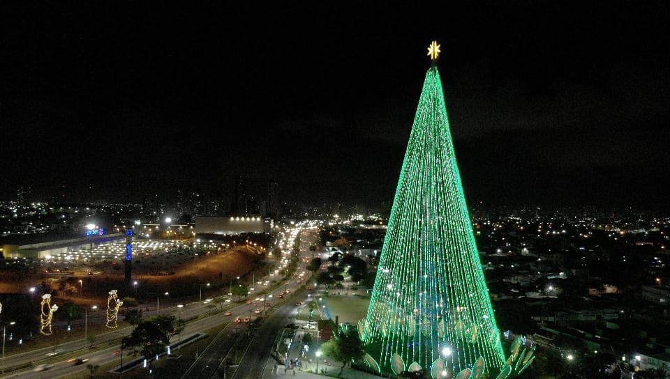 Prefeitura do Natal acende Árvore de Mirassol sem aglomerações