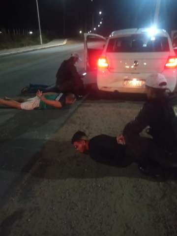 [VÍDEO] Bando assalta mercadinho em Neópolis, mas é preso por policiais em seguida