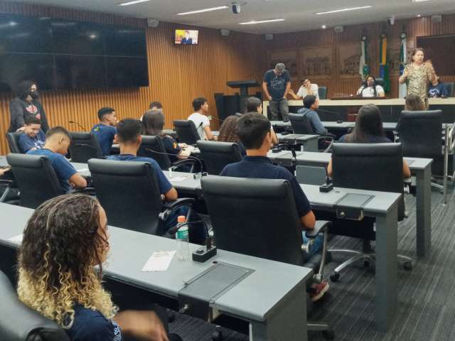 Câmara recebe visita de alunos do Colégio Expansivo