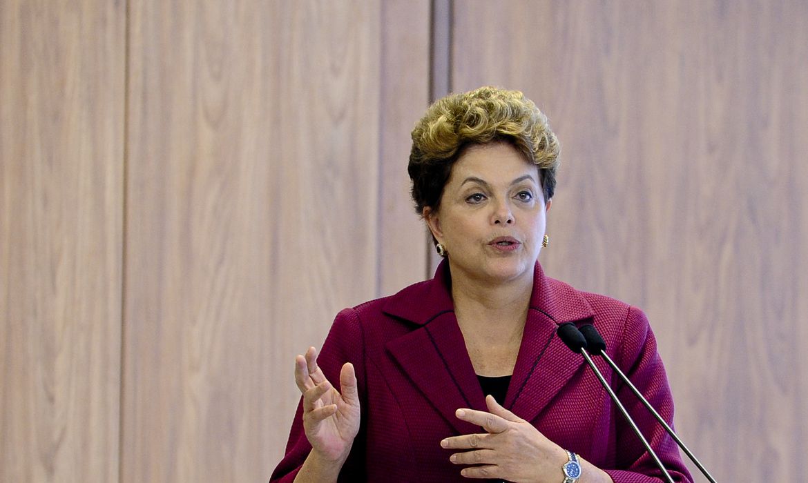 Justiça condena Dilma e PT por calote em campanha de 2014